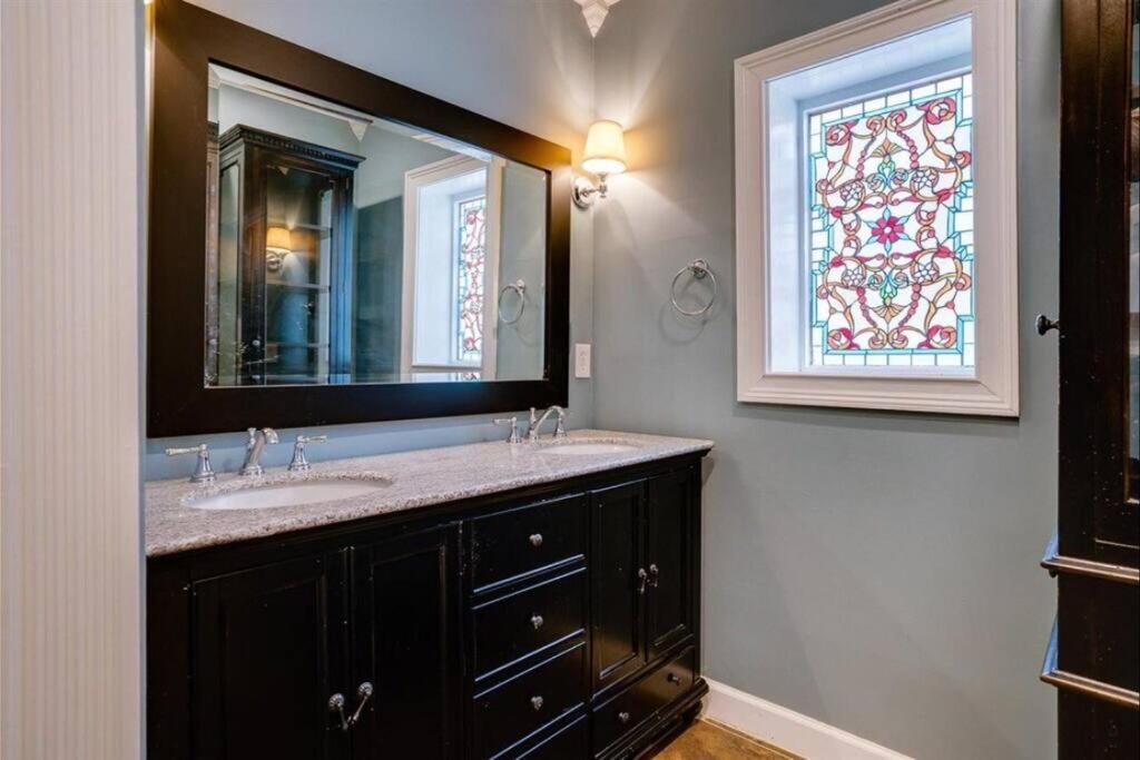 Elegant 6 Bedroom Home In Heart Of ممفيس المظهر الخارجي الصورة